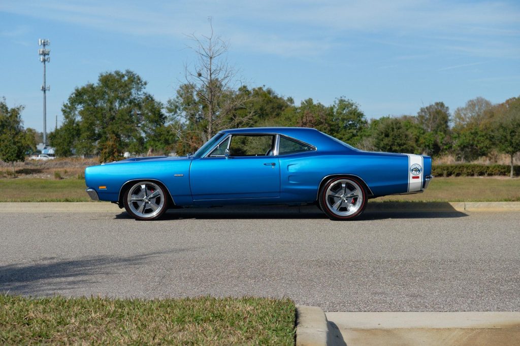 1969 Dodge Super Bee Custom 426 CI Hemi V-8 Engine